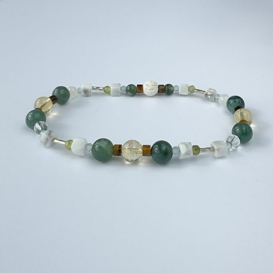 Beaded bracelet in tones of green yellow and white
