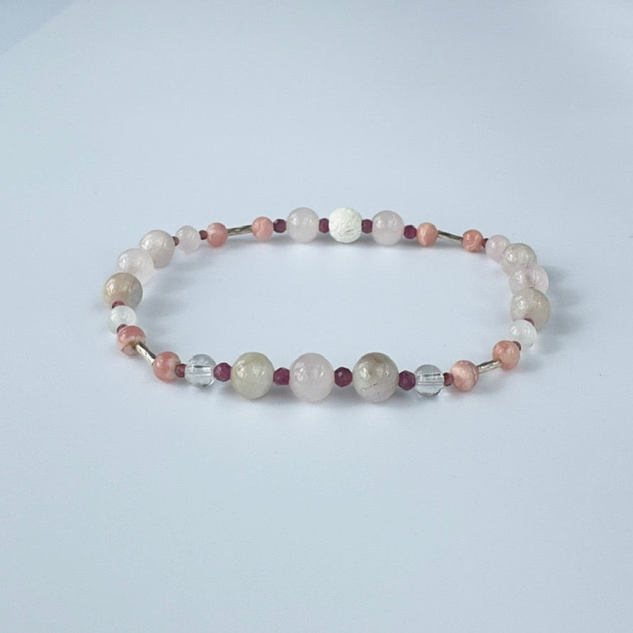 Beaded bracelet in tones of pink white and red