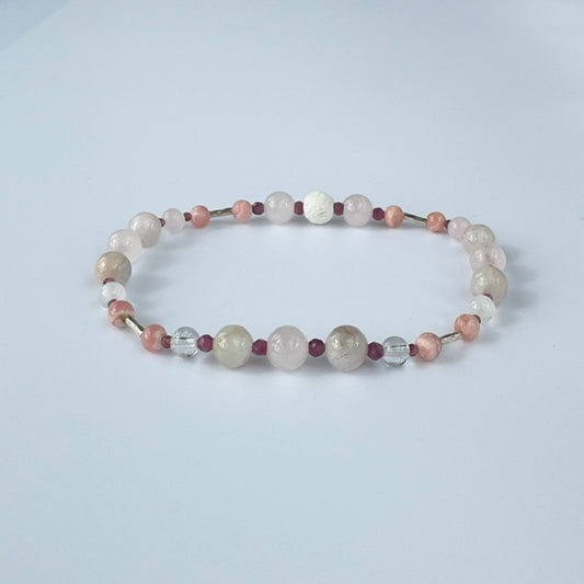 Beaded bracelet in tones of pink white and red
